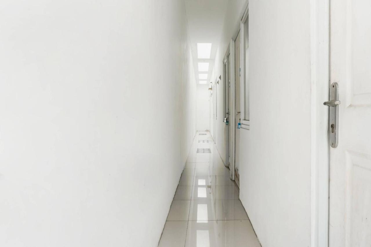 Hotel Super Oyo 91074 Stariez Senen Syariah Yakarta Exterior foto