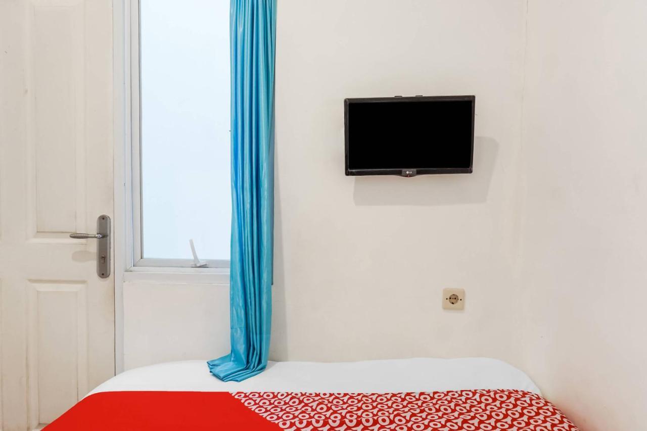 Hotel Super Oyo 91074 Stariez Senen Syariah Yakarta Exterior foto