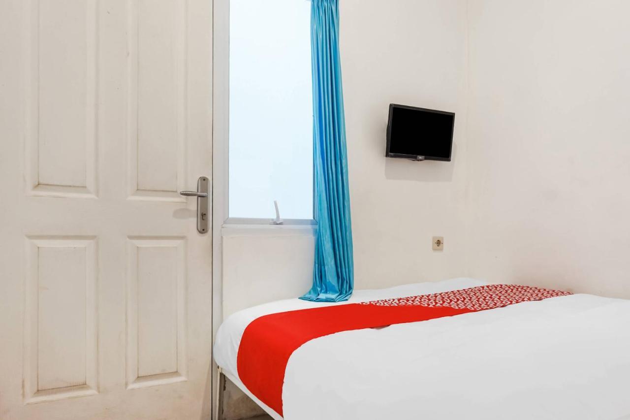 Hotel Super Oyo 91074 Stariez Senen Syariah Yakarta Exterior foto