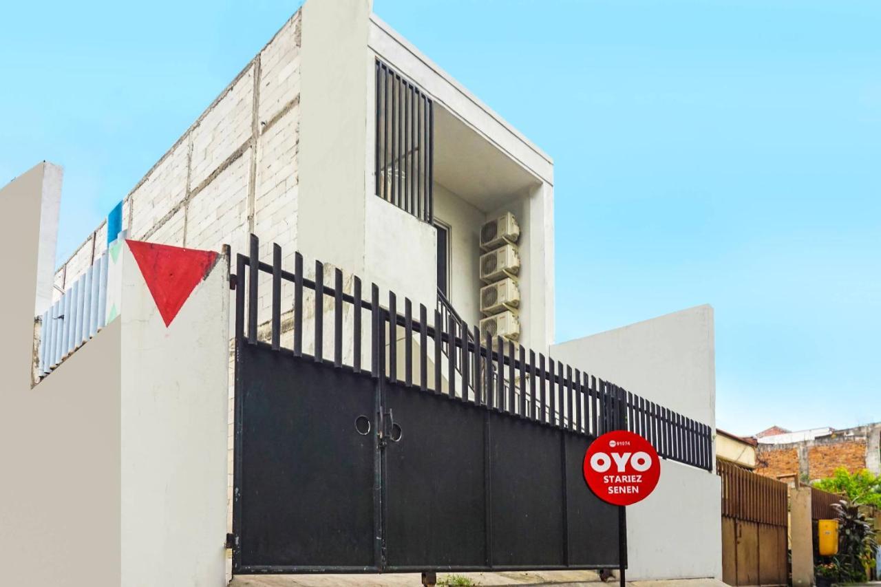 Hotel Super Oyo 91074 Stariez Senen Syariah Yakarta Exterior foto